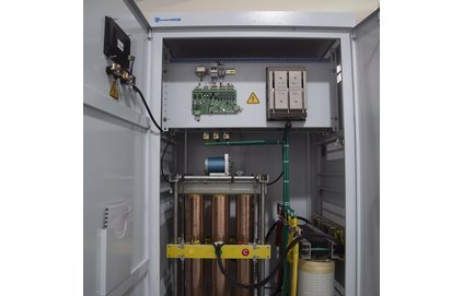 三相電力補償穩(wěn)壓器