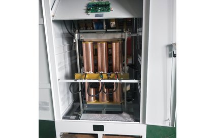 三相交流補償式穩(wěn)壓器